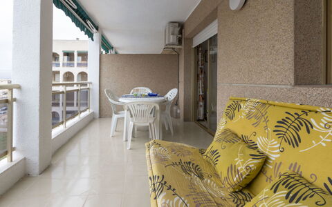 La Pineda 156: Propriété, Pièce, Design Intérieur, Sol, Jaune, Mur, Bâtiment, Meubles, Immobilier, Maison
