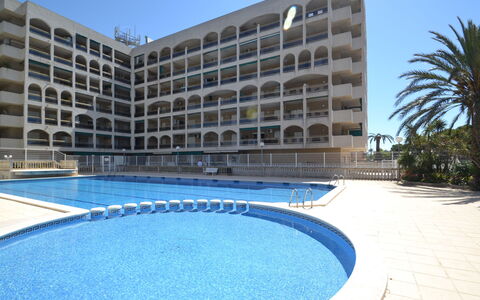 La Pineda 156: L'Eau, Ciel, Bâtiment, Propriété, Piscine, Bleu Azur, Fenêtre, Maison, Design Urbain, Condominium
