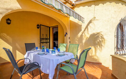 Mirador: Propriété, Pièce, Design Intérieur, Restaurant, Salle À Manger, Jaune, Bâtiment, Table, Immobilier, Maison