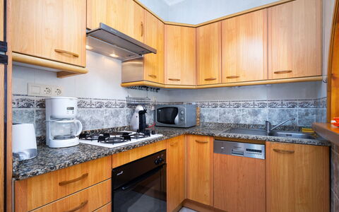 Mirador: Comptoir, Cabinetry, Propriété, Cuisine, Pièce, Meubles, Design Intérieur, Cuisinière, Bâtiment, Domicile