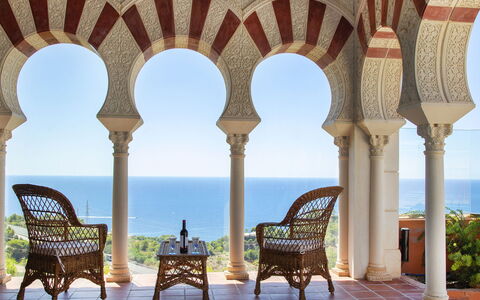 Azahara: Cambre, Propriété, Colonne, Bâtiment, Architecture, Immobilier, Meubles, Pièce, Porche, Chaise