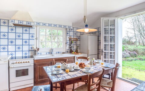 Kerlioret: Propriété, Pièce, Meubles, Cuisine, Jaune, Design Intérieur, Immobilier, Domicile, Bâtiment, Maison
