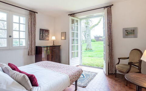 Kerlioret: Chambre, Meubles, Pièce, Propriété, Lit, Design Intérieur, Drap De Lit, Cadre De Lit, Bâtiment, Sol