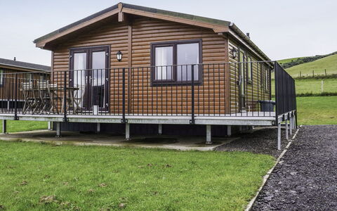 Osprey Lodge: Ciel, Propriété, Bâtiment, Fenêtre, Bois, Maison, Lot Terre, Chalet, Plante, Herbe