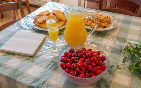Fonte del Ceppo 2: Aliments, Table, Vaisselle, Meubles, Plante, Vaisselle, Chaise, Ingrédient, Assiette, Nappe De Table