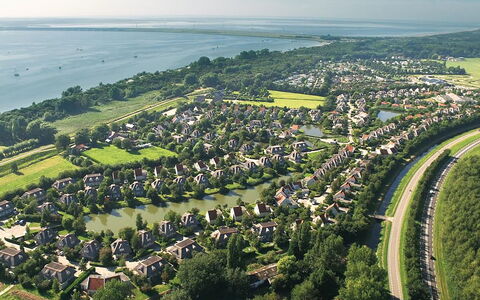 Citta Romana: L'Eau, Ciel, Ressources En Eau, Paysage Naturel, Environnement Naturel, Nuage, Arbre, Lot Terre, Végétation, Design Urbain