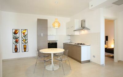 Villa Rea: Meubles, Table, Bois, Design Intérieur, Sol, Sol, Beige, Salon, Salle, Comptoir