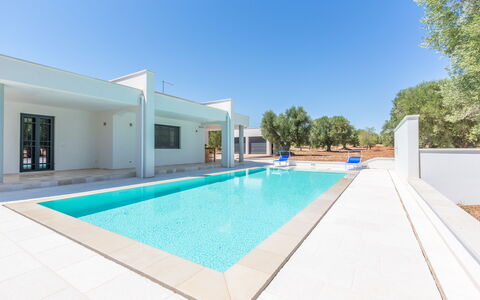Villa Stella Cadente: L'Eau, Bâtiment, Ciel, Piscine, Bleu Azur, Rectangle, Ombre, Maison, Design Intérieur, Arbre