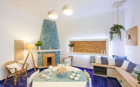 Villa Fontanelle: Plante, Meubles, Propriété, Décoration, Table, Canapé, Bleu Azur, Design Intérieur, Éclairage, Salon