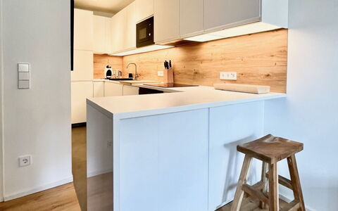 Auszeit: Comptoir, Meubles, Design Intérieur, Cuisine, Sol, Cabinetry, Sol, Mur, Bois, Appareil De Cuisine