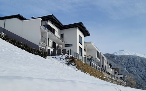Aileen: Ciel, Bâtiment, Nuage, Montagne, Fenêtre, Neige, Maison, Pente, Montagnes, Gelé