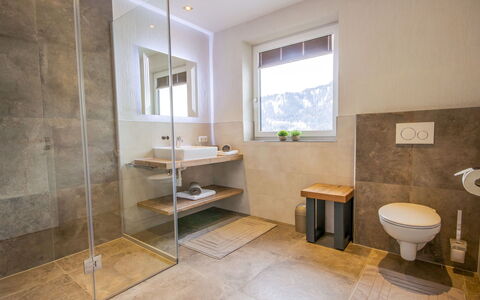 Aileen: Salle De Bains, Propriété, Pièce, Sol, Tuile, Design Intérieur, Bâtiment, Maison, Meubles, Immobilier