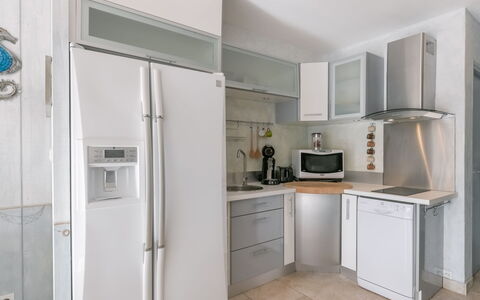 Le Méridien: Pièce, Propriété, Meubles, Cabinetry, Cuisine, Comptoir, Bâtiment, Design Intérieur, Sol, Maison