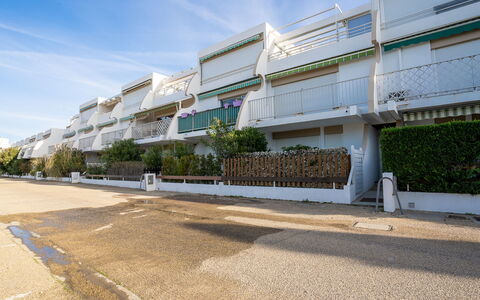 Les Marinas de la Plage Ii: Propriété, Architecture, Zone Résidentielle, Bâtiment, Ciel, Immobilier, Maison, Usage Mixte, Arbre, Appartement