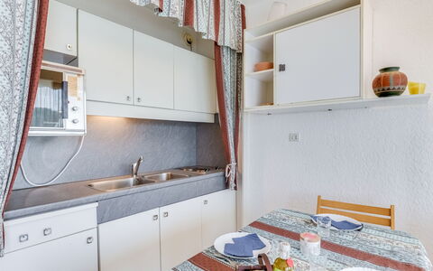 Escale Plage: Pièce, Propriété, Meubles, Cuisine, Bâtiment, Design Intérieur, Maison, Immobilier, Matériel De La Propriété, Sol