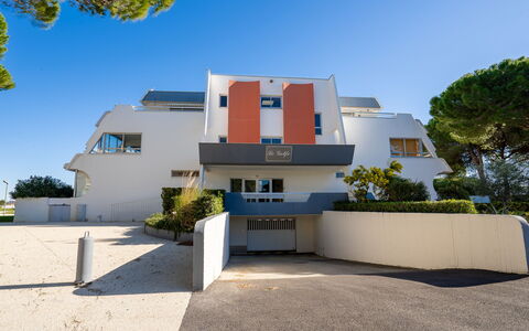 Résidence du Golfe: Propriété, Maison, Architecture, Zone Résidentielle, Domicile, Immobilier, Bâtiment, Ciel, Façade, Appartement