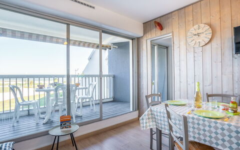 Résidence du Golfe: Propriété, Pièce, Design Intérieur, Bâtiment, Jaune, Meubles, Maison, Immobilier, Architecture, Plafond
