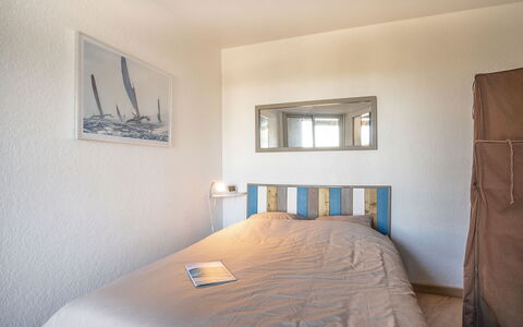 Résidence du Golfe: Chambre, Lit, Pièce, Meubles, Propriété, Drap De Lit, Cadre De Lit, Sol, Design Intérieur, Mur