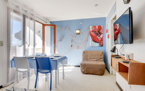 Le Mercure: Pièce, Design Intérieur, Bleu, Meubles, Propriété, Bâtiment, Maison, Sol, Plafond, Table