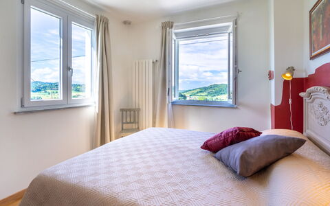 Di Sara: Chambre, Pièce, Meubles, Lit, Propriété, Drap De Lit, Cadre De Lit, Literie, Design Intérieur, Sol