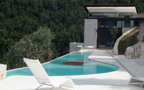 Villetta Farfallina: Propriété, Piscine, Balancelle, Mobilier De Jardin, Meubles, Loisir, Maison, Arrière-Cour, Bâtiment, Aménagement Paysager