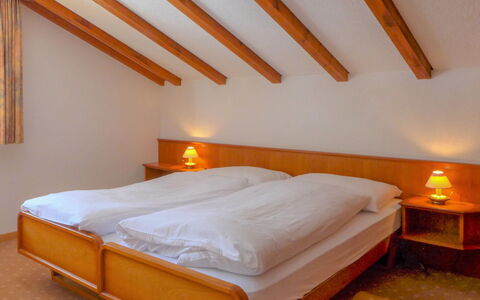 Zermatt 79: Lit, Chambre, Meubles, Pièce, Drap De Lit, Cadre De Lit, Propriété, Matelas, Literie, Matelas