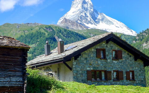 Zermatt 79: Ciel, Montagne, Bâtiment, Plante, Nuage, La Nature, Paysage Naturel, Fenêtre, Montagnes, Maison