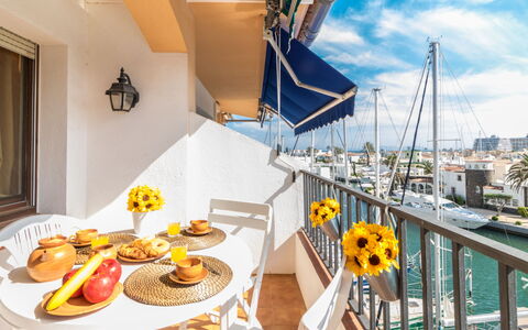 Caballito de Mar: Jaune, Brunch, Repas, Petit Déjeuner, Propriété, Table, Pièce, Vacances, Design Intérieur, Immobilier