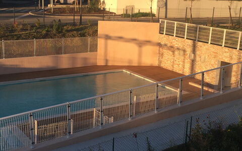 Bormes-Les-Mimosas 107: Piscine, Propriété, Immobilier, Composite, Rectangle, Clôture, Caractéristique De L'Eau, Béton, Accueil Escrime, Cour
