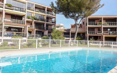 Saint Aygulf 104: Piscine, Propriété, Recours, Bâtiment, Immobilier, Maison, Condominium, Loisir, L'Eau, Appartement