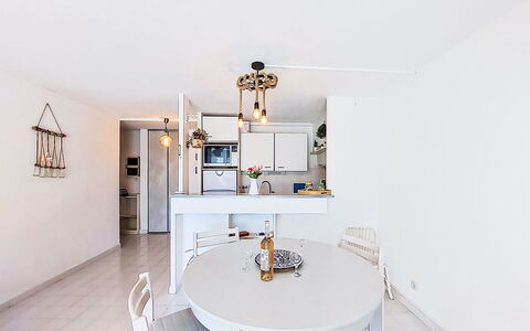 Cap D'Agde 315: Meubles, Arbuste, Jardin, Mobilier De Jardin, Ombre, Tableau De Plein Air, Chaise, Patio, Arrière-Cour, Cour