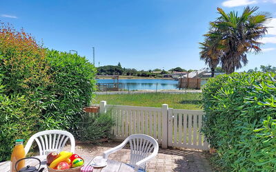 Cap D'Agde 315: Meubles, Arbuste, Jardin, Mobilier De Jardin, Ombre, Tableau De Plein Air, Chaise, Patio, Arrière-Cour, Cour