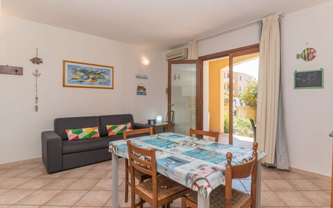Alessandra: Ciel, Table, Meubles, Jour, Propriété, Plante, Montagne, Bleu Azur, Chaise, La Nature