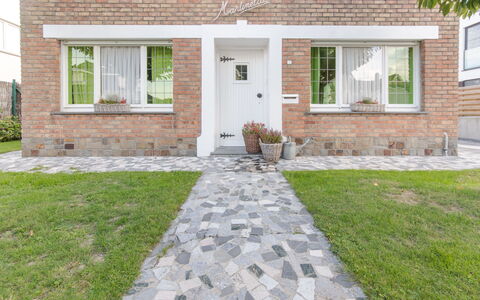 Villa Martinella: Bâtiment, Fenêtre, Plante, Propriété, Porte, Maison, Surface De La Route, Architecture, Brickwork, Lot Terre