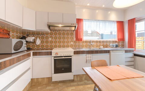 Villa Martinella: Propriété, Pièce, Comptoir, Meubles, Cabinetry, Cuisine, Design Intérieur, Bâtiment, Cuisinière, Sol