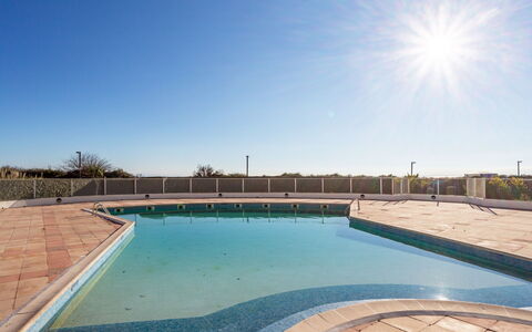 Cap D'Agde 905: L'Eau, Ciel, Ressources En Eau, Bleu Azur, Piscine, Architecture, Plan D'Eau, Loisir, Paysage, Sol