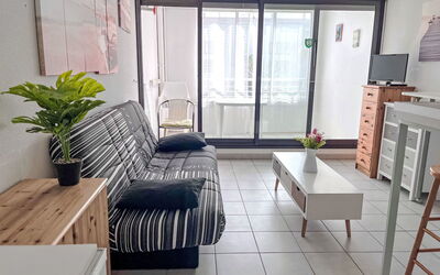 Le Sunset Cap Sud 905.16: Meubles, Plante, Canapé, Design Intérieur, Plante D'Appartement, Table, Architecture, Pot De Fleur, Sol, Salon