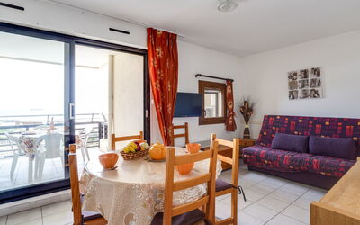 Le Sunset Cap Sud 905.12: Propriété, Pièce, Meubles, Immobilier, Design Intérieur, Bâtiment, Salon, Maison, Table, Sol