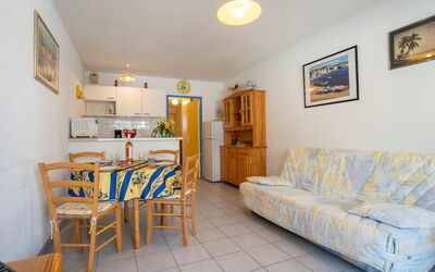Le Sunset Cap Sud 905.1: Cadre, Meubles, Bleu Azur, Table, Éclairage, Architecture, Salon, Design Intérieur, Sol, Bois