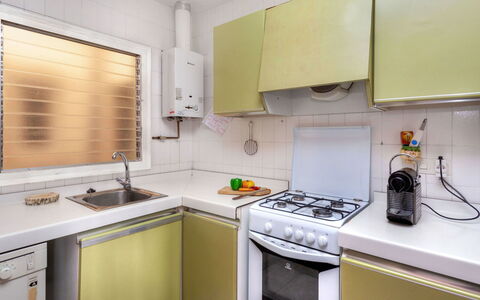 Can Panxo: Evier, Propriété, Cabinetry, Évier, Comptoir, Cuisinière, Appareil De Cuisine, Cooktop, Gaz Poele, Cuisine