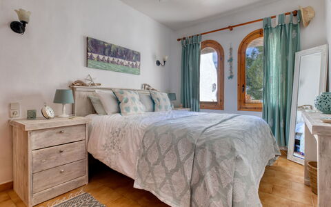 Los Lagos: Chambre, Meubles, Lit, Pièce, Propriété, Drap De Lit, Literie, Cadre De Lit, Sol, Matelas