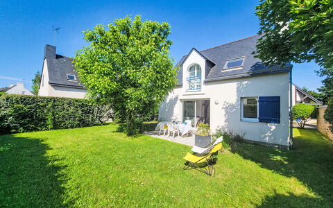 Le Clos St Colomban: Plante, Ciel, Bâtiment, Propriété, Fenêtre, Arbre, Lot Terre, Maison, Herbe, Chalet