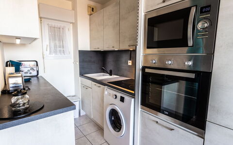 Les Colonnes de Circé: Cabinetry, Appareil De Cuisine, Comptoir, Cuisinière, Électroménager, Cuisine, Cooktop, Design Intérieur, Gaz Poele, Bois