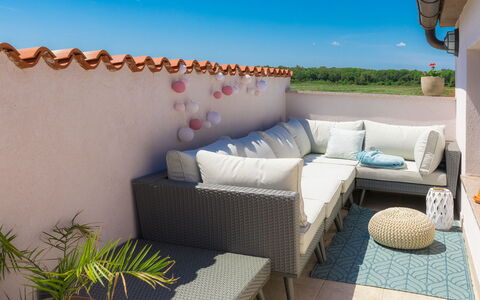 Barbolan: Propriété, Meubles, Pièce, Design Intérieur, Maison, Immobilier, Mur, Turquoise, Bâtiment, Domicile