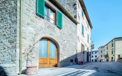 La Suite del Benessere: Bleu, Architecture, Ville, Bâtiment, Propriété, Maison, Quartier, Mur, Rue, Jaune
