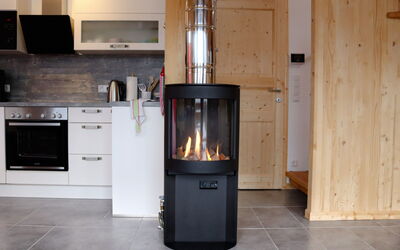 Superior #61 Ir-Sauna 20.2: Propriété, Bâtiment, Cabinetry, Appareil De Cuisine, Le Fourneau, Comptoir, Plante, Bois, Cuisine, Sol