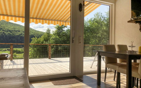 Haus am Fluss: Propriété, Plante, Ombre, Bâtiment, Design Intérieur, Éclairage, Architecture, Bois, Plante D'Appartement
