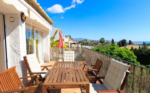 Granado: Propriété, Ciel, Immobilier, Bâtiment, Maison, Pièce, Domicile, Meubles, Table, Vacances