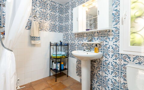 Granado: Miroir, Évier, Robinet, Photographier, Luminaire Plomberie, Blanc, Lavabo, Produit, Bleu Azur, Salle De Bains
