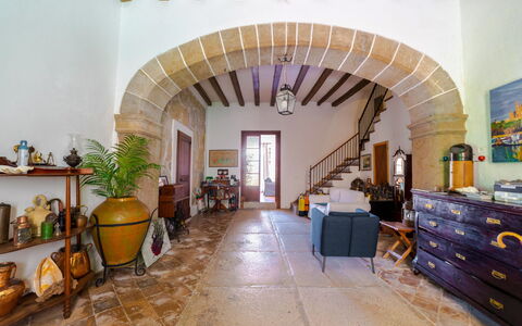 Can Canto: Meubles, Plante, Bâtiment, Fenêtre, Plante D'Appartement, Bois, Cabinetry, Chaise, Design Intérieur, Maison